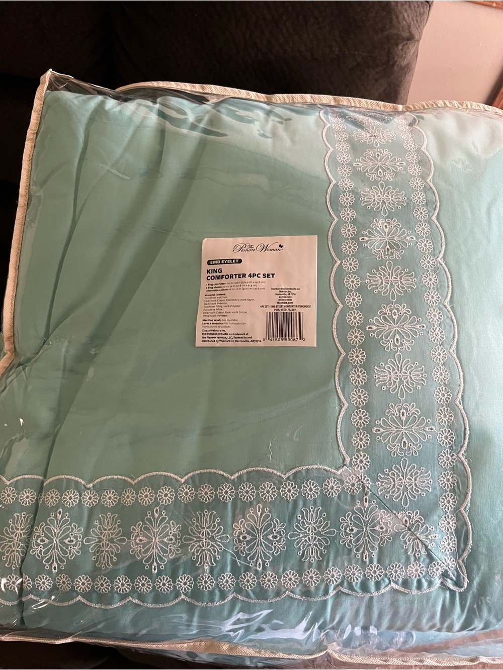 The Pioneer Woman Aqua Comforter King Set with White Embroidered Border